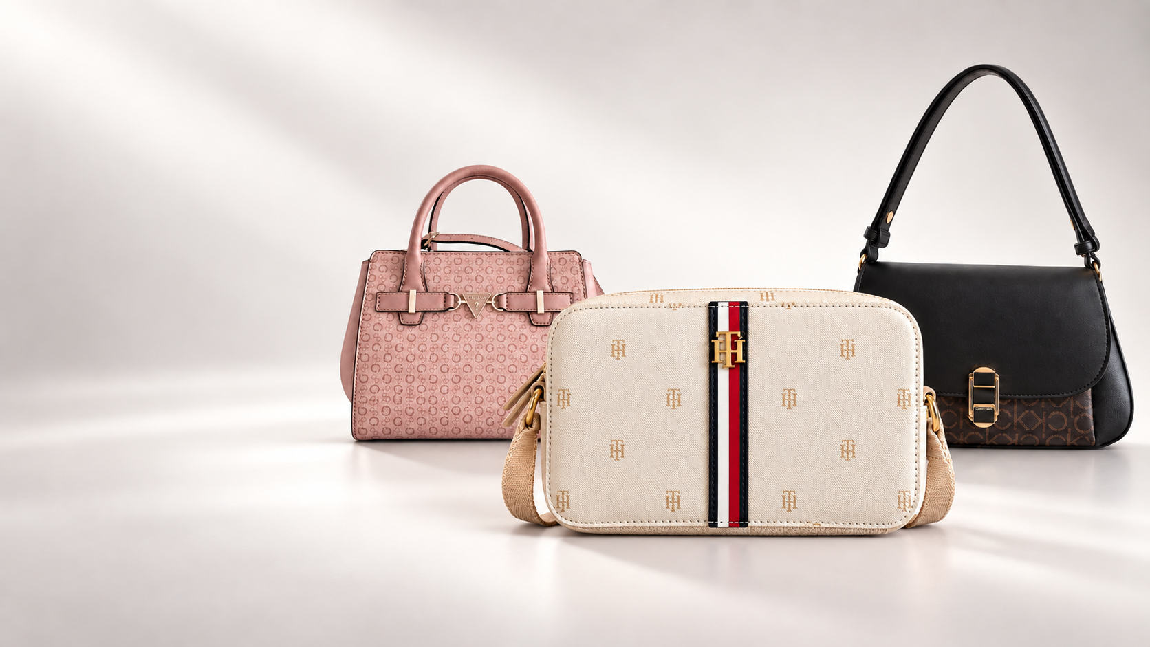 Selección Benella con tres carteras de la colección